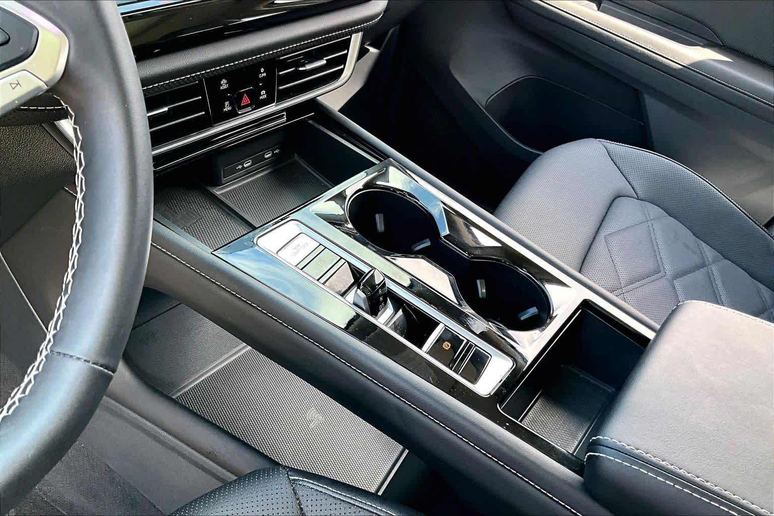 2024 Volkswagen Atlas photo 15 of 35