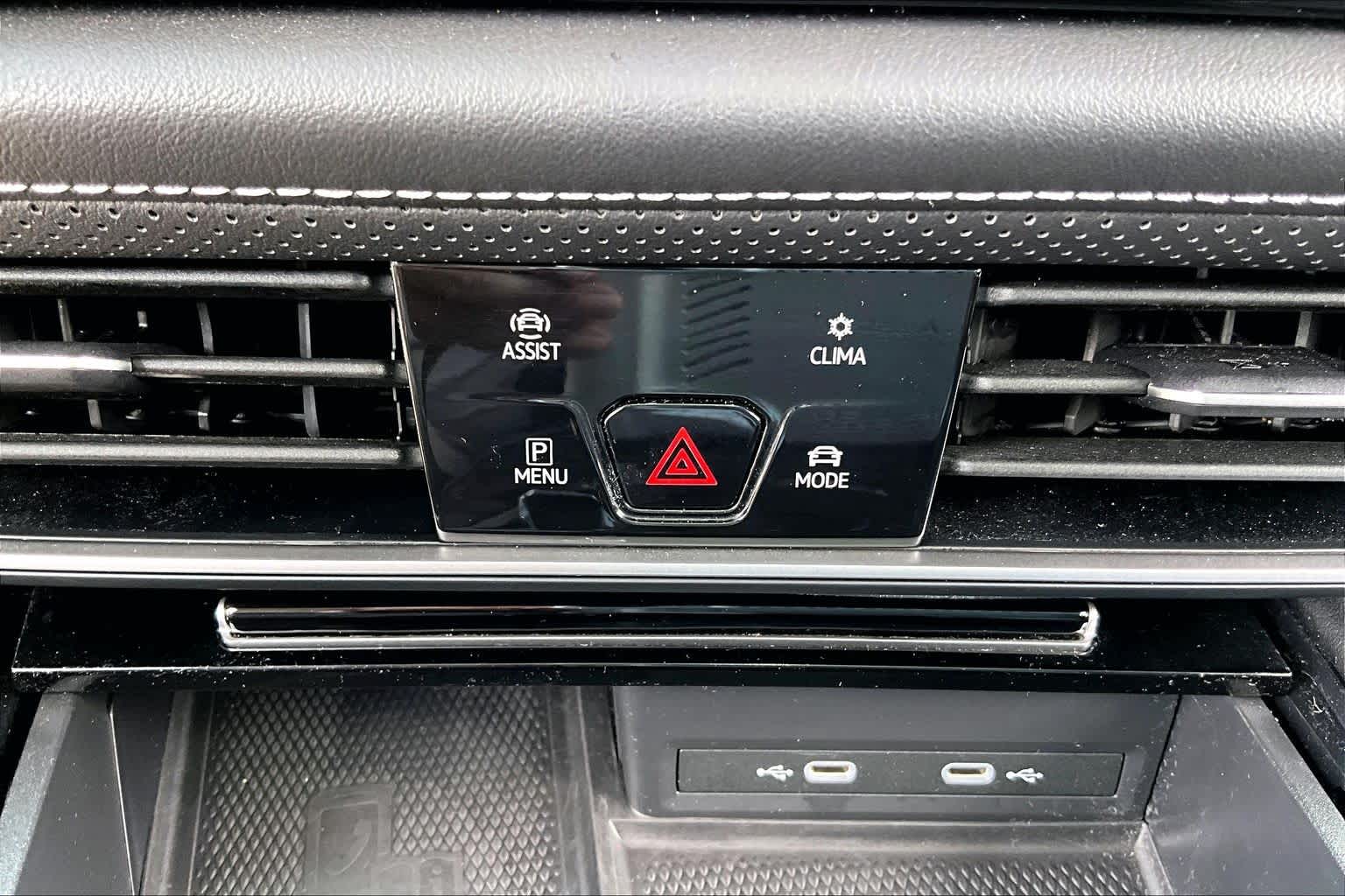 2024 Volkswagen Atlas photo 34 of 35
