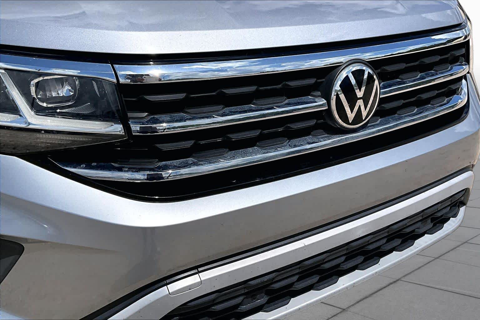 2021 Volkswagen Atlas Cross Sport 2.0T SE w/Technology Pyrite Silver Metallic at AutoNation USA Katy