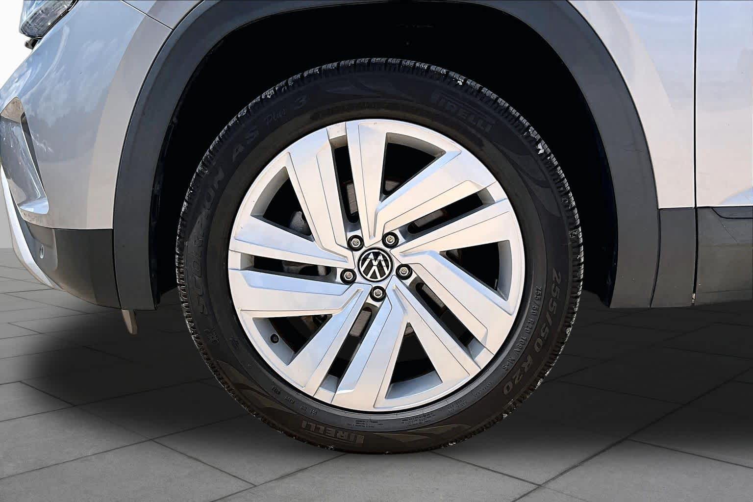 2021 Volkswagen Atlas Cross Sport 2.0T SE w/Technology Pyrite Silver Metallic at AutoNation USA Katy