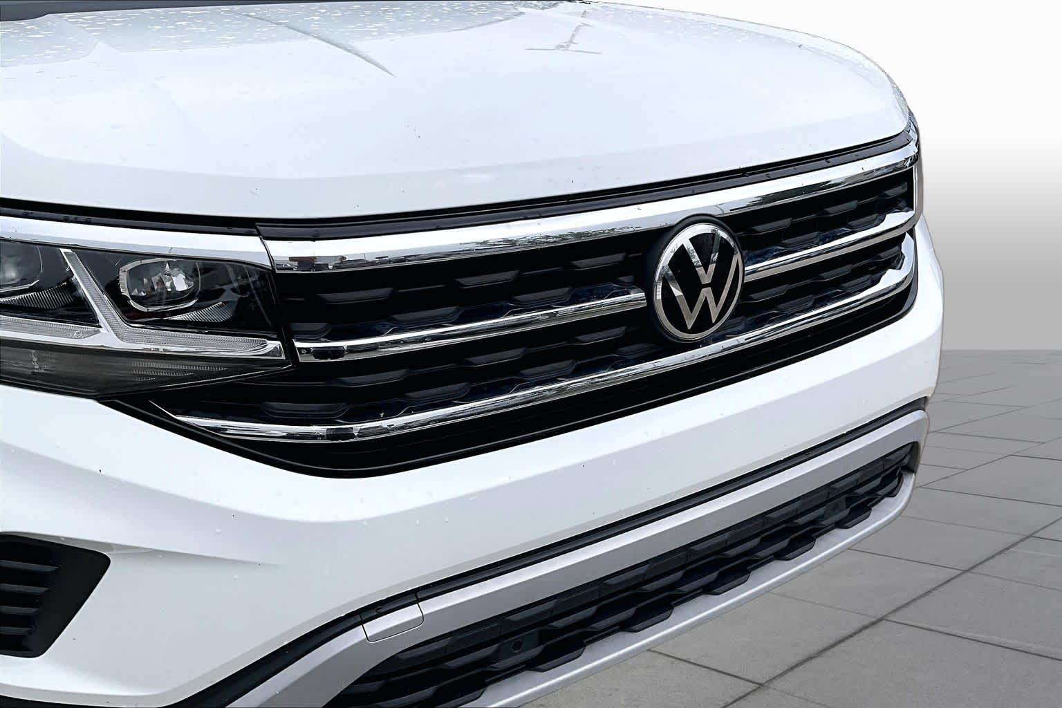2021 Volkswagen Atlas Cross Sport 2.0T SE w/Technology Pure White at AutoNation USA Katy