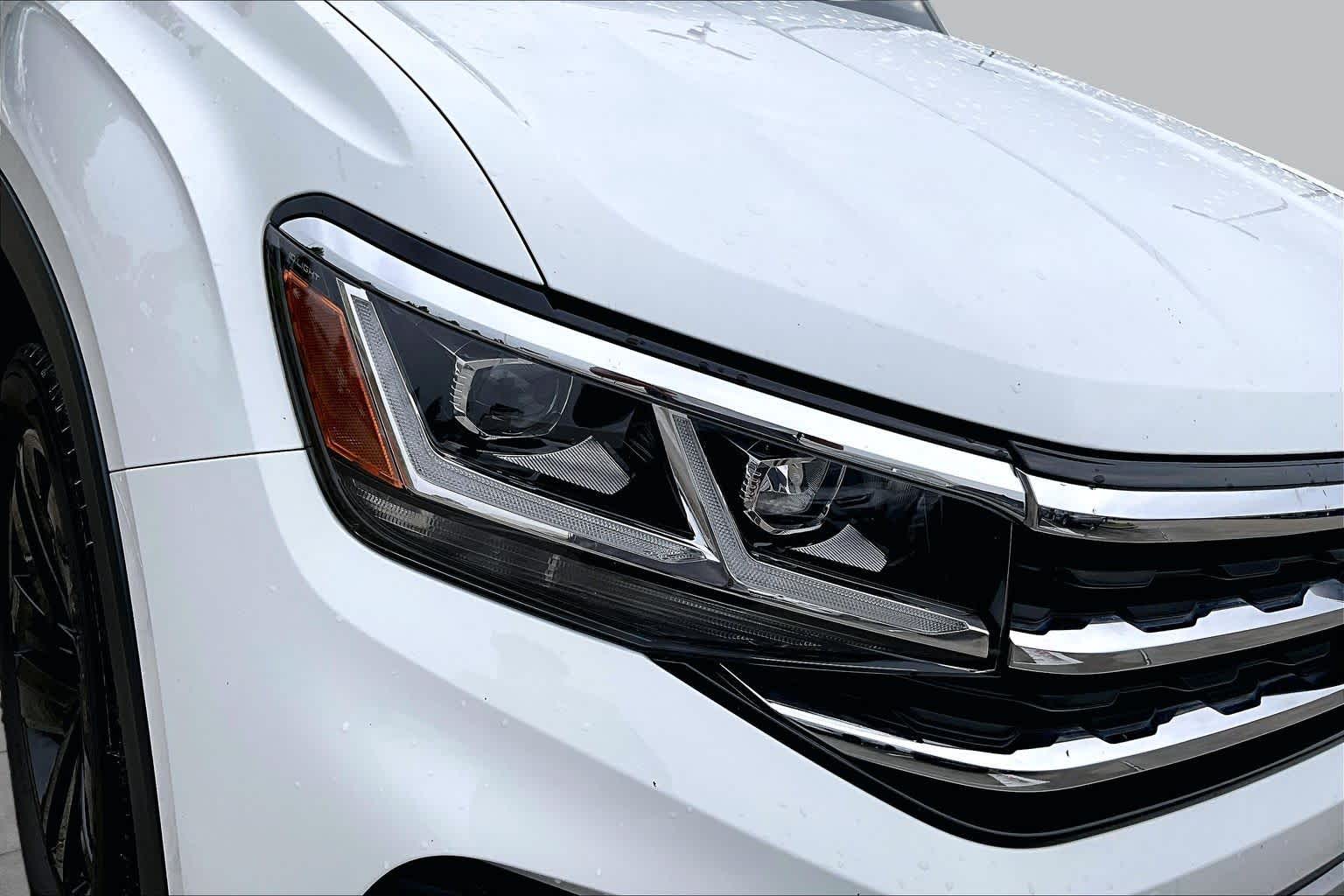 2021 Volkswagen Atlas Cross Sport 2.0T SE w/Technology Pure White at AutoNation USA Katy