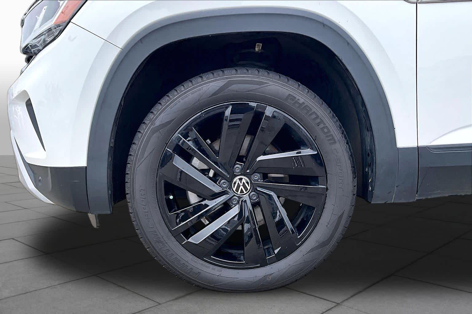 2021 Volkswagen Atlas Cross Sport 2.0T SE w/Technology Pure White at AutoNation USA Katy