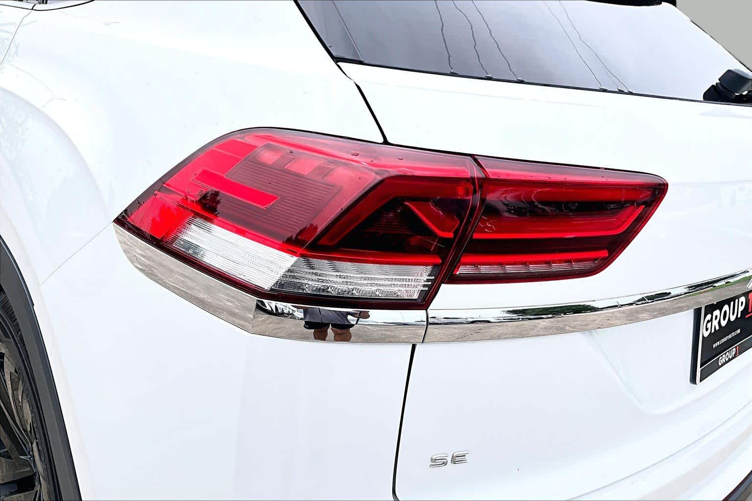2021 Volkswagen Atlas Cross Sport 2.0T SE w/Technology Pure White at AutoNation USA Katy