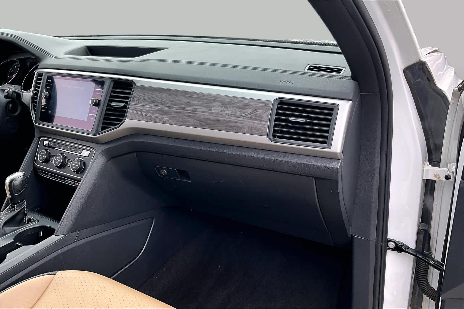 2021 Volkswagen Atlas Cross Sport 2.0T SE w/Technology Pure White at AutoNation USA Katy