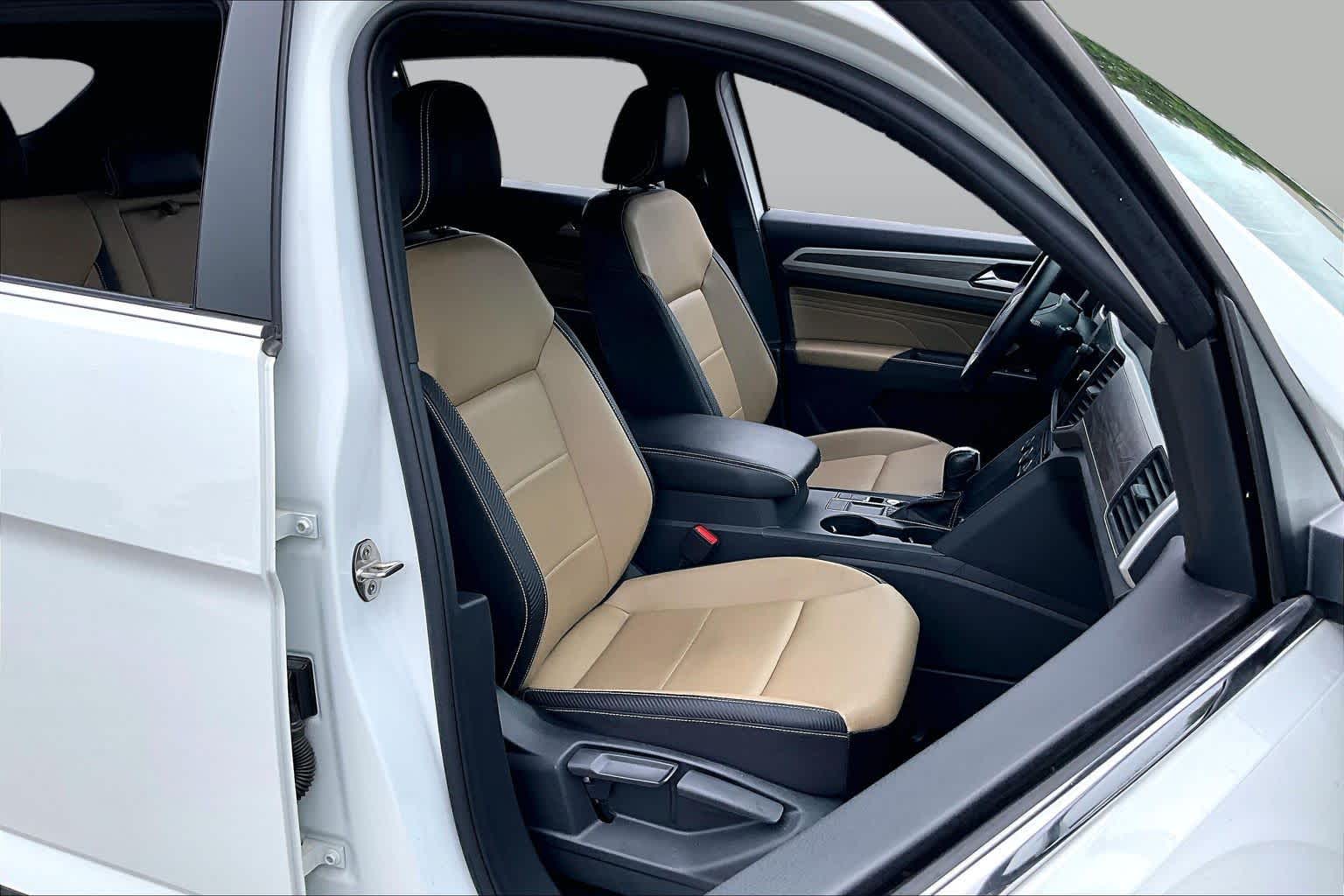 2021 Volkswagen Atlas Cross Sport 2.0T SE w/Technology Pure White at AutoNation USA Katy