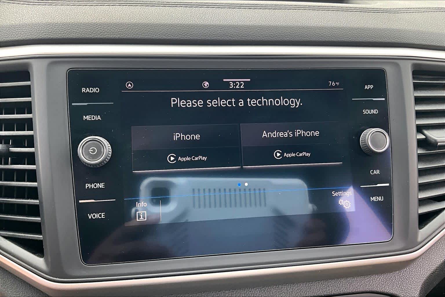 2021 Volkswagen Atlas Cross Sport 2.0T SE w/Technology Pure White at AutoNation USA Katy