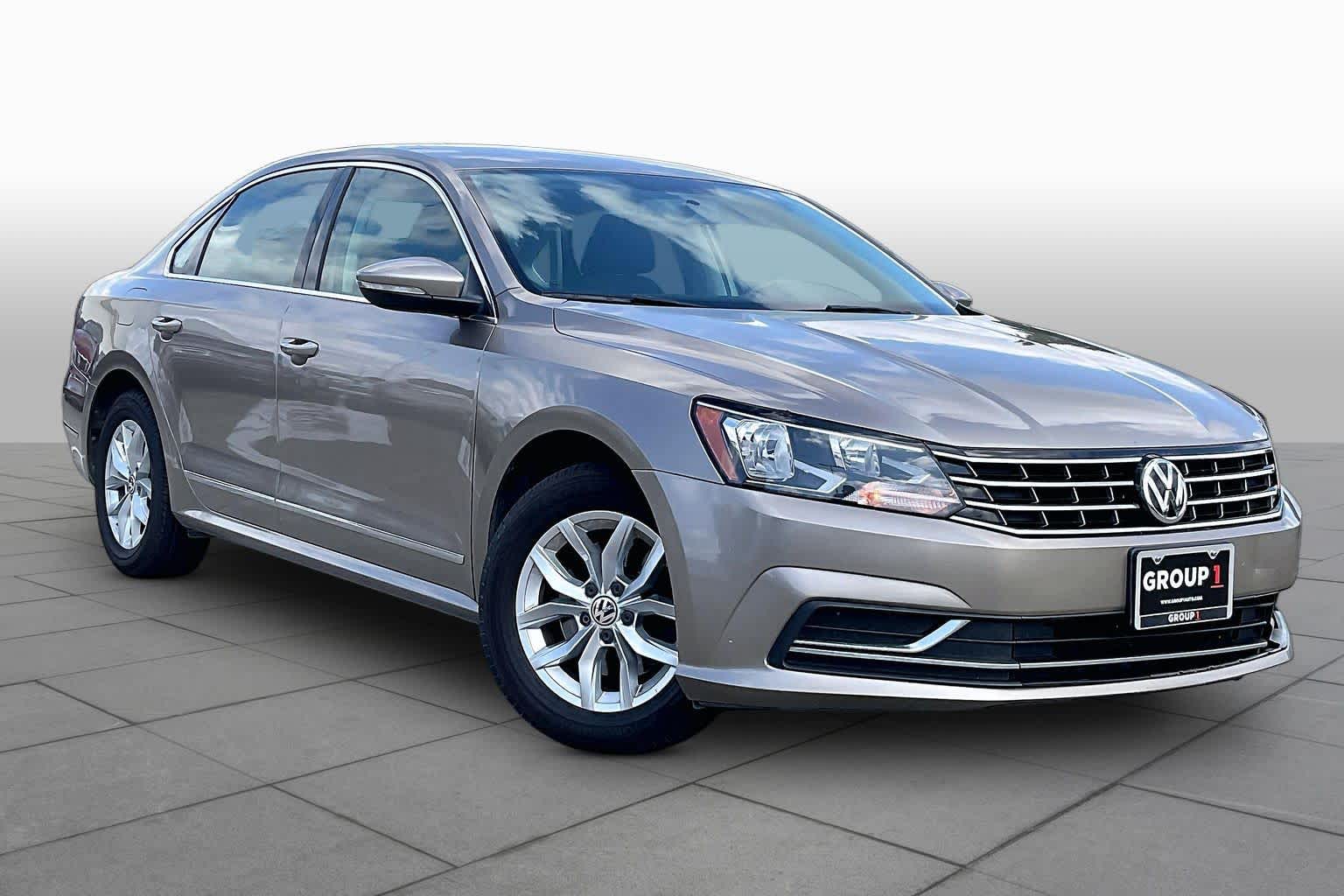 2016 Volkswagen Passat photo 2 of 34
