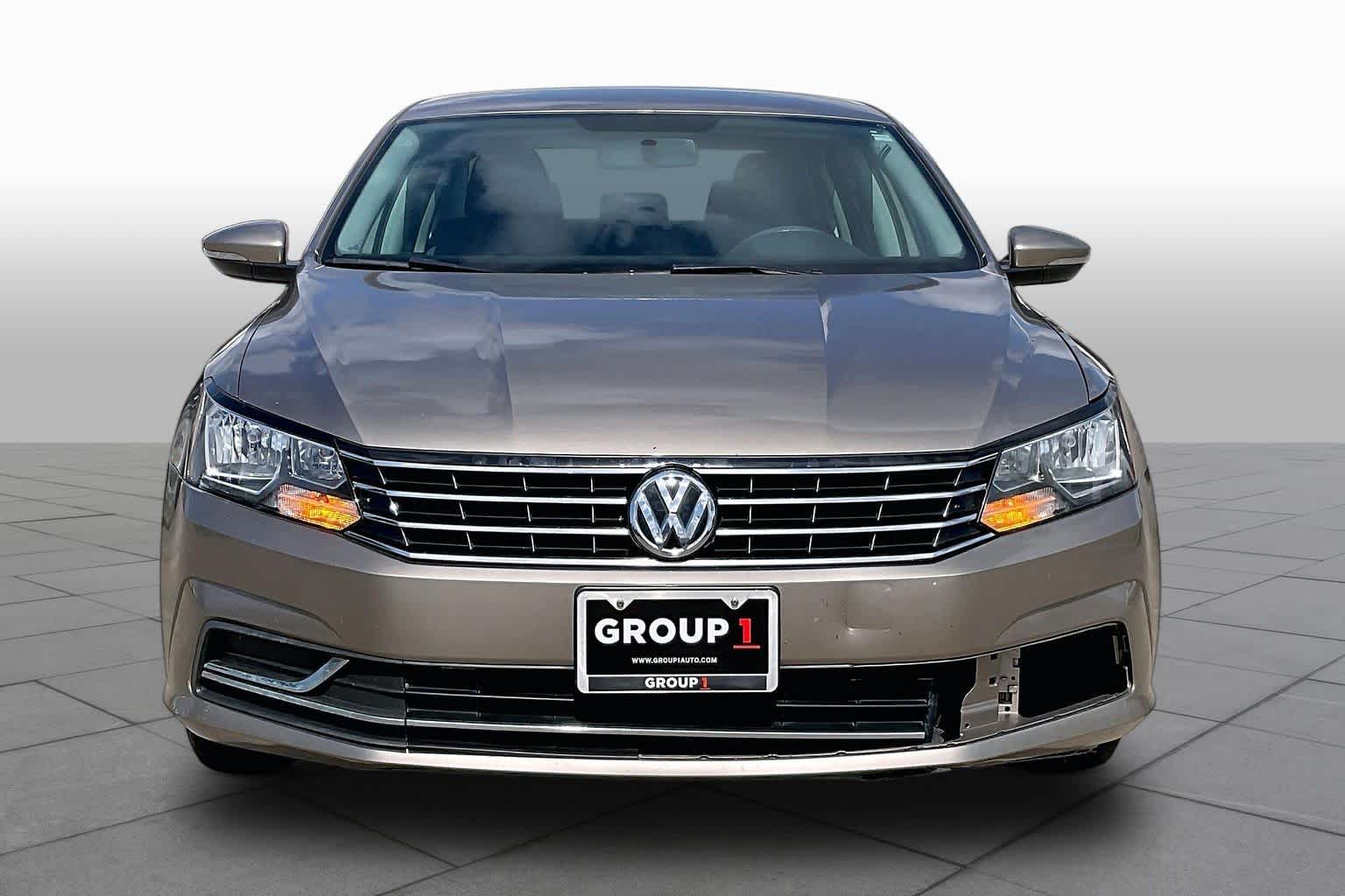 2016 Volkswagen Passat photo 3 of 34