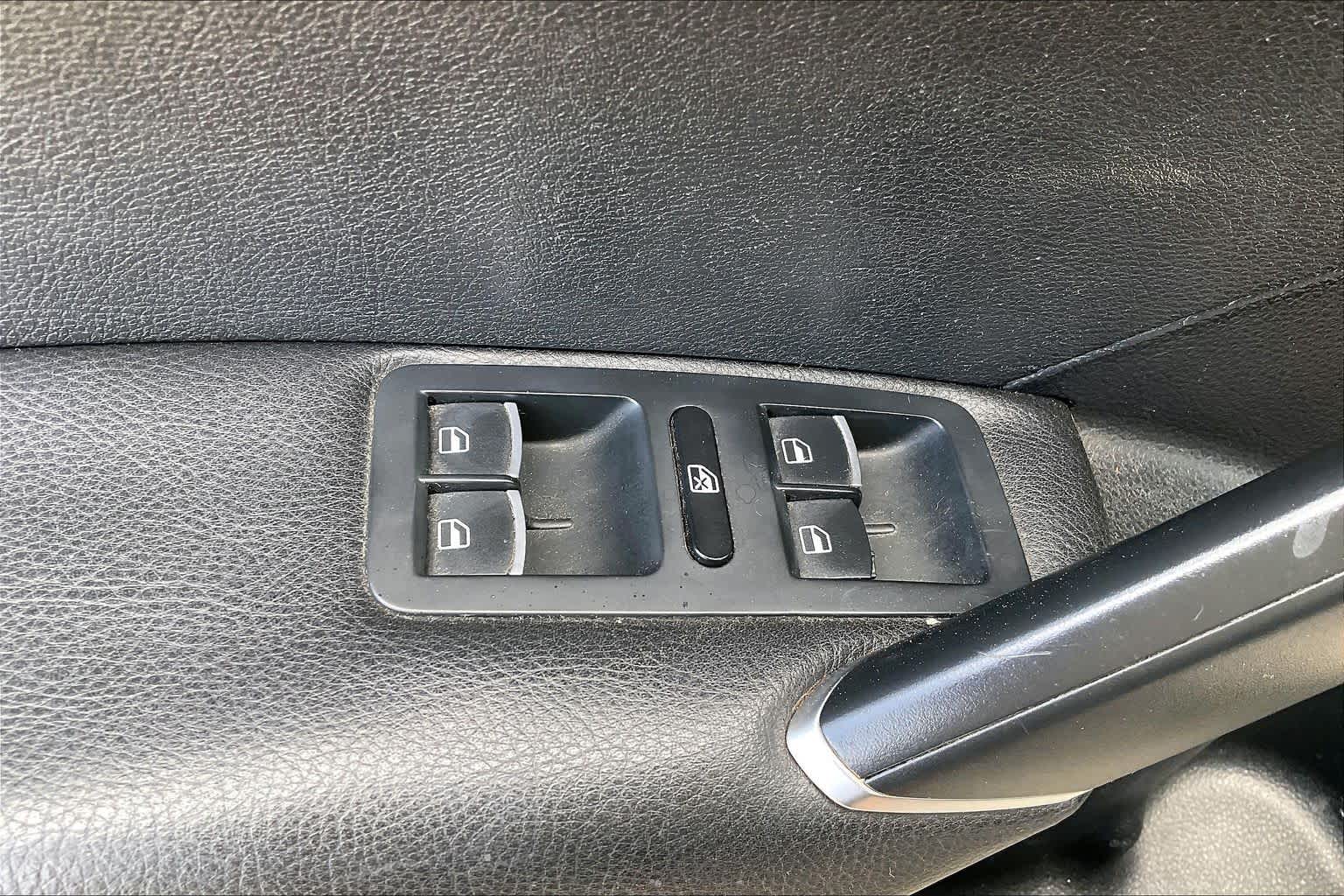 2016 Volkswagen Passat photo 33 of 34
