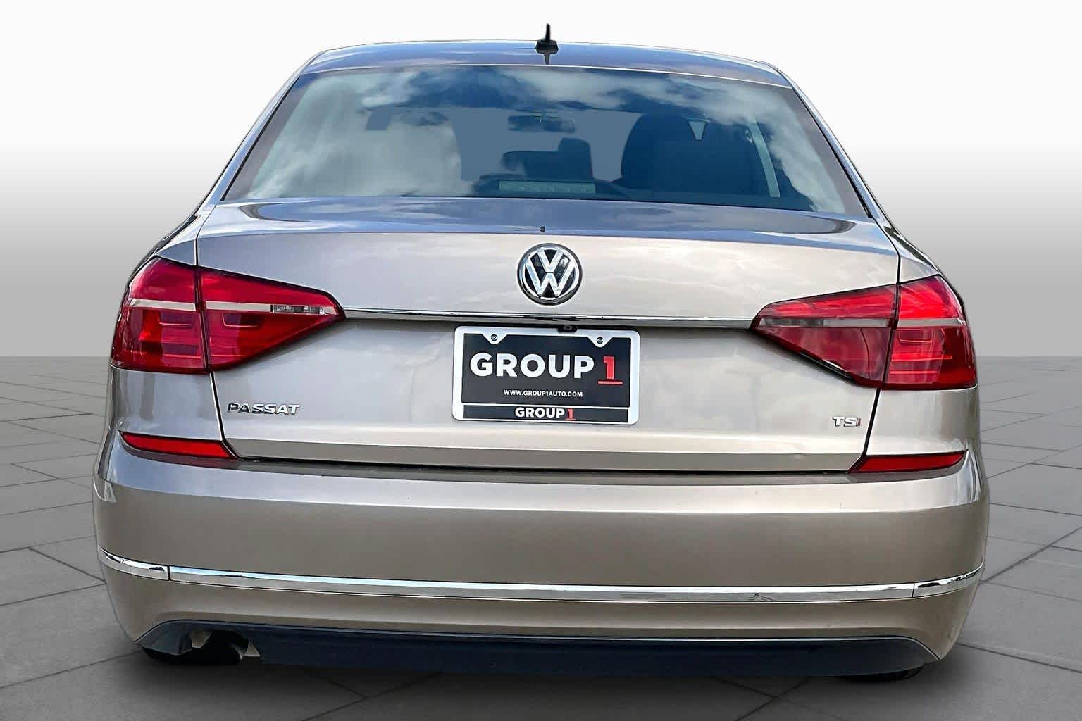 2016 Volkswagen Passat photo 4 of 34
