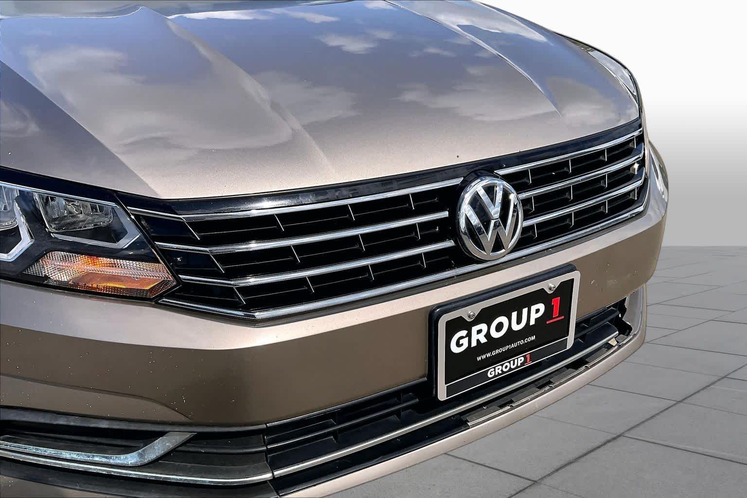 2016 Volkswagen Passat photo 27 of 34