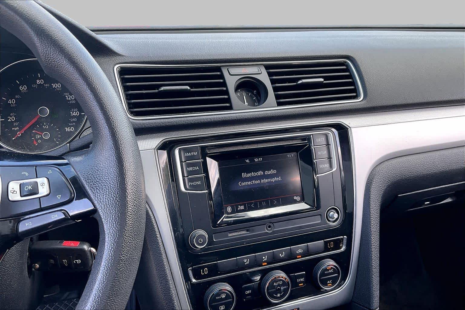 2016 Volkswagen Passat photo 5 of 34