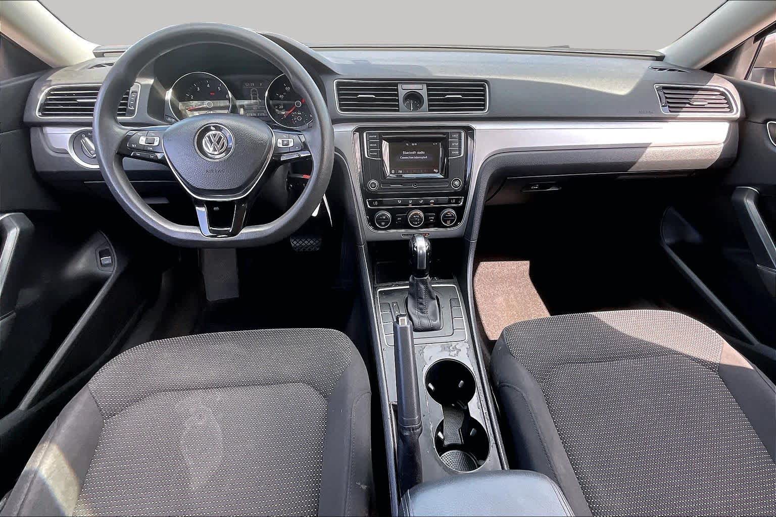 2016 Volkswagen Passat photo 13 of 34