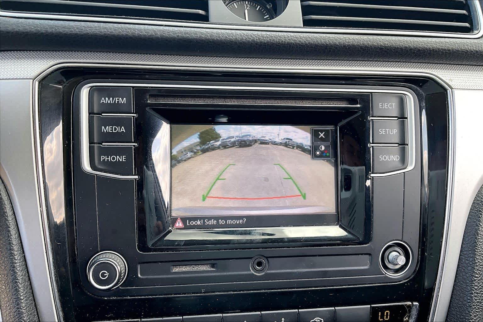 2016 Volkswagen Passat photo 24 of 34