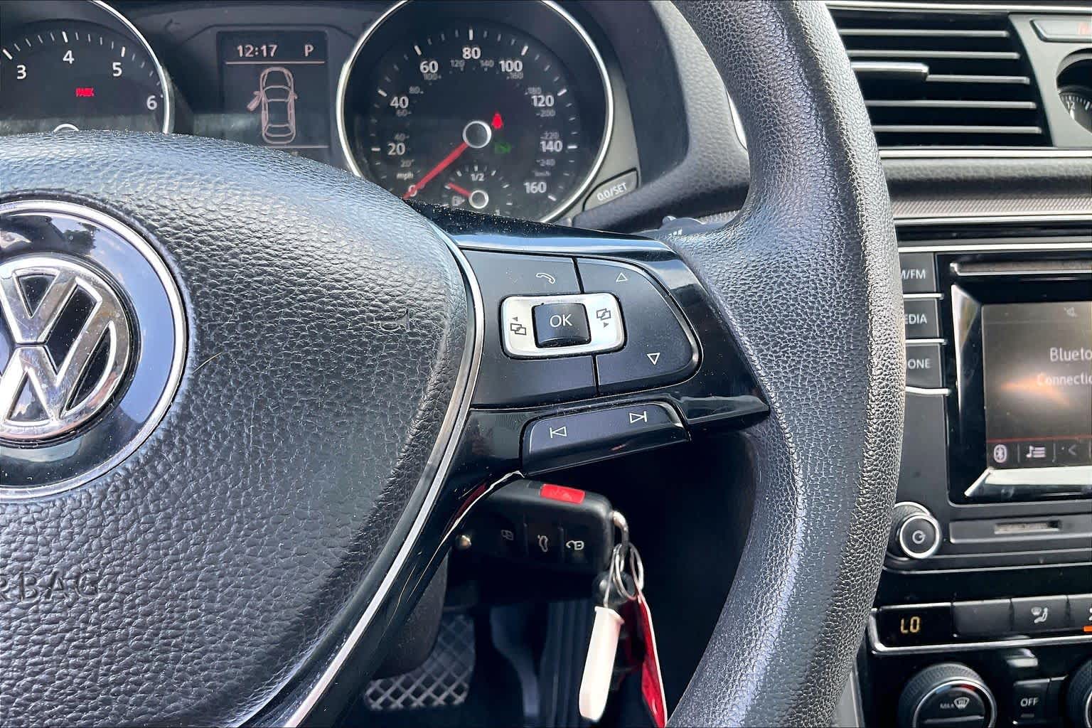 2016 Volkswagen Passat photo 22 of 34