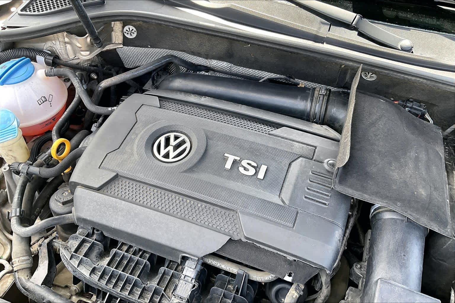 2016 Volkswagen Passat photo 30 of 34