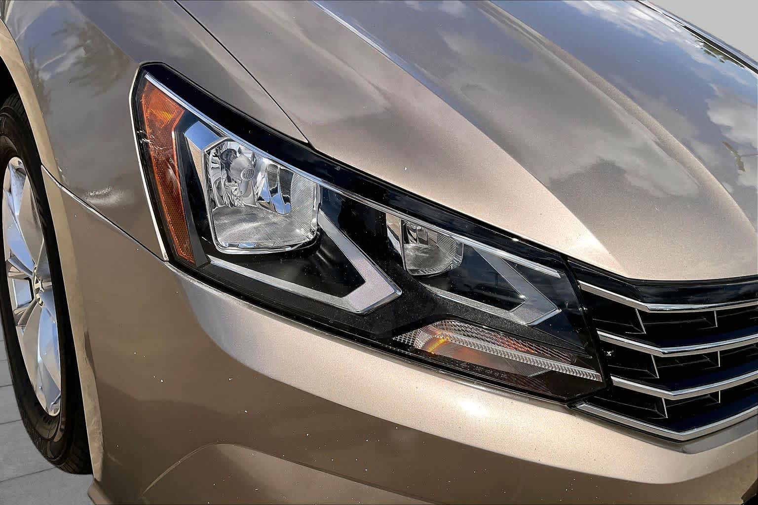 2016 Volkswagen Passat photo 25 of 34