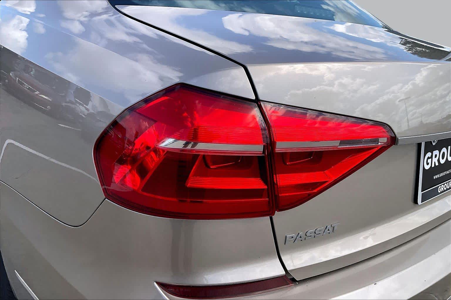 2016 Volkswagen Passat photo 26 of 34