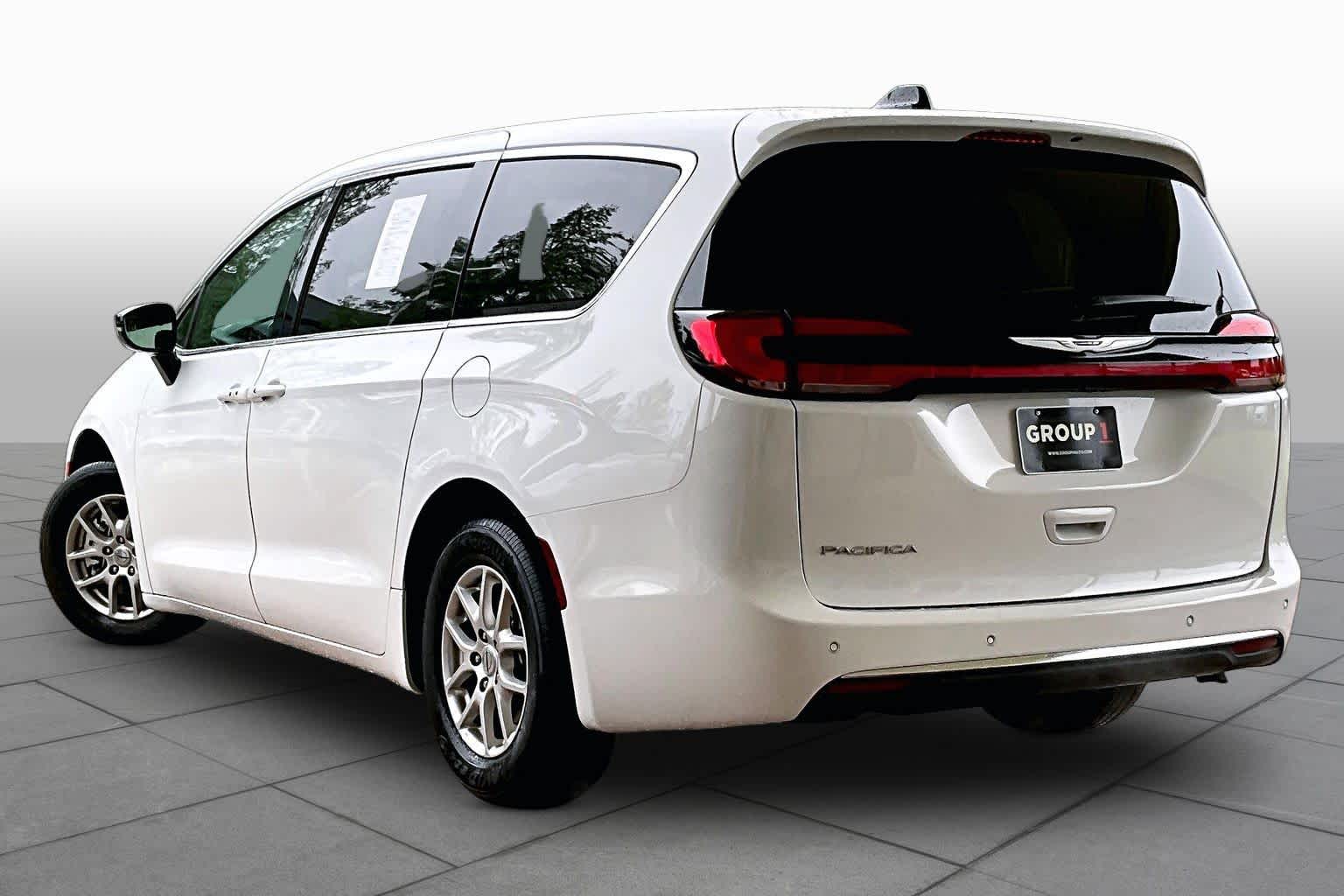 2025 Chrysler Pacifica Select Bright White Clearcoat at Tomball Chrysler Dodge Jeep Ram