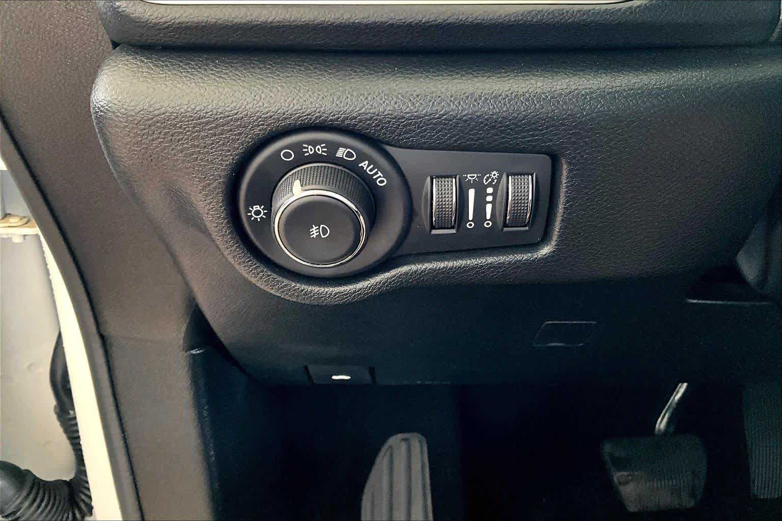 2025 Chrysler Pacifica Select Bright White Clearcoat at Tomball Chrysler Dodge Jeep Ram