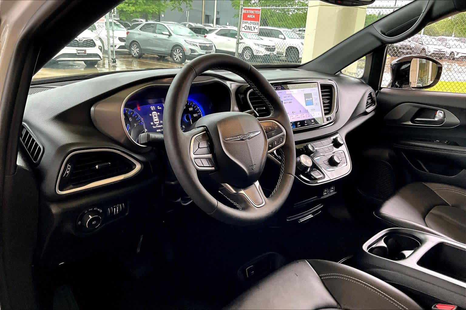 2025 Chrysler Pacifica Select Bright White Clearcoat at Tomball Chrysler Dodge Jeep Ram