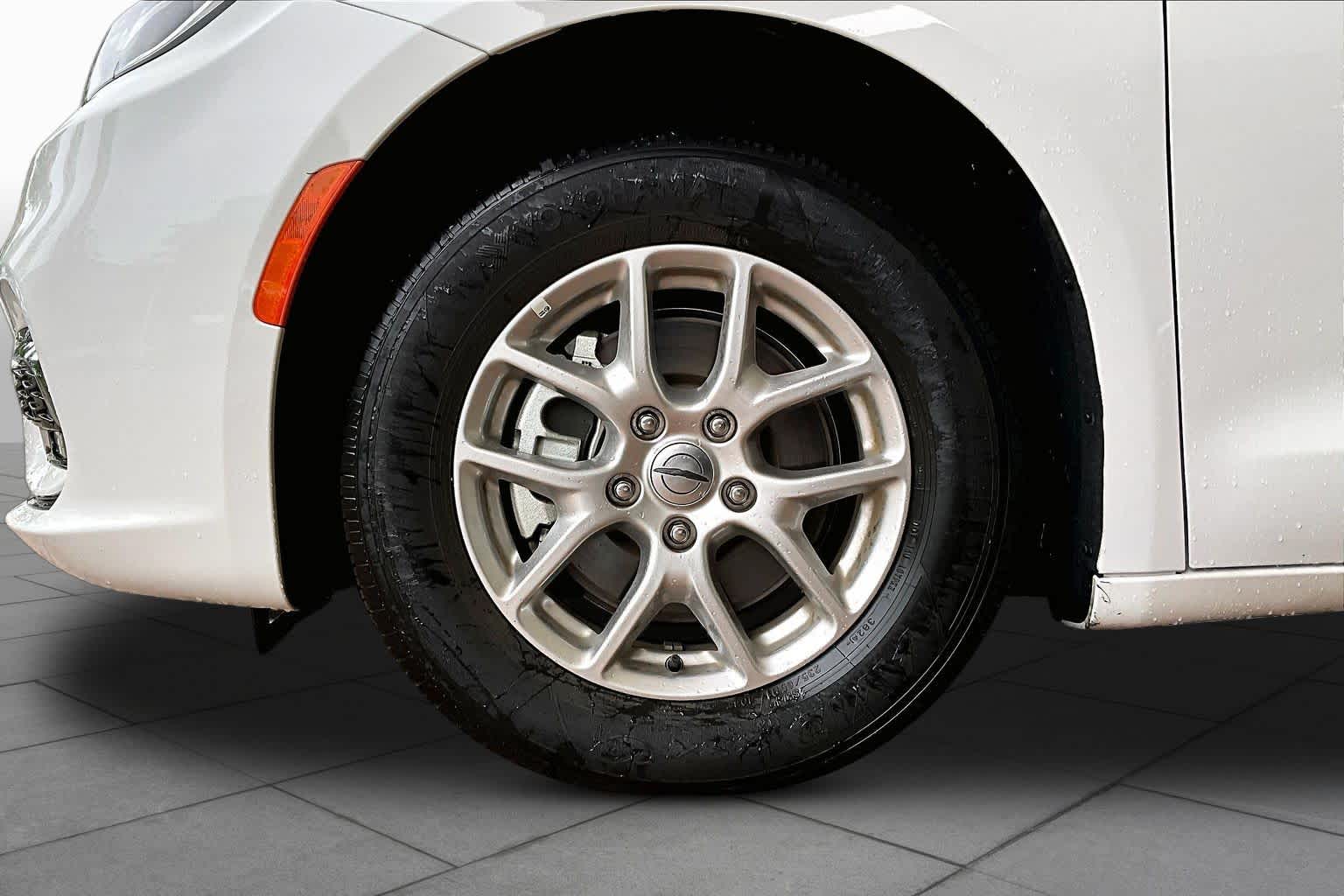 2025 Chrysler Pacifica Select Bright White Clearcoat at Tomball Chrysler Dodge Jeep Ram