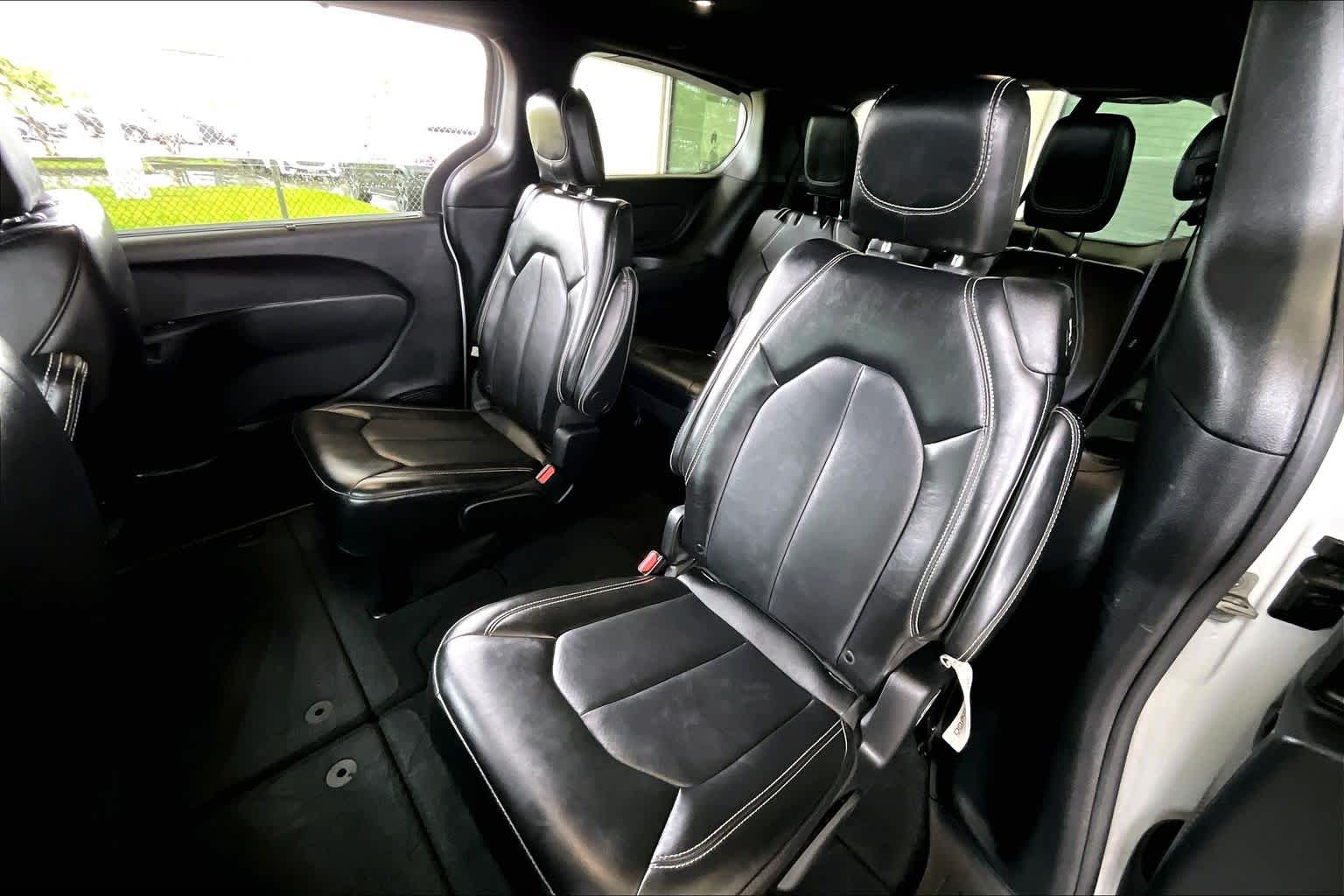 2025 Chrysler Pacifica Select Bright White Clearcoat at Tomball Chrysler Dodge Jeep Ram