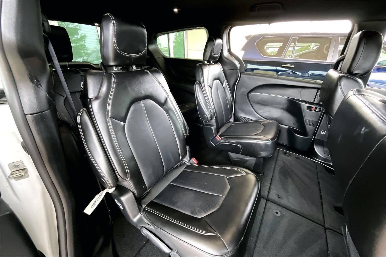 2025 Chrysler Pacifica Select Bright White Clearcoat at Tomball Chrysler Dodge Jeep Ram