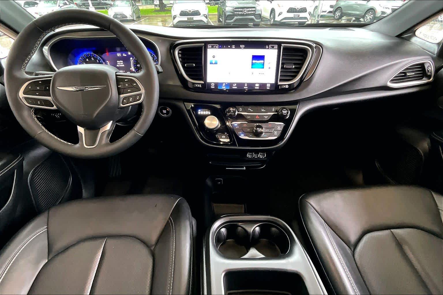 2025 Chrysler Pacifica Select Bright White Clearcoat at Tomball Chrysler Dodge Jeep Ram