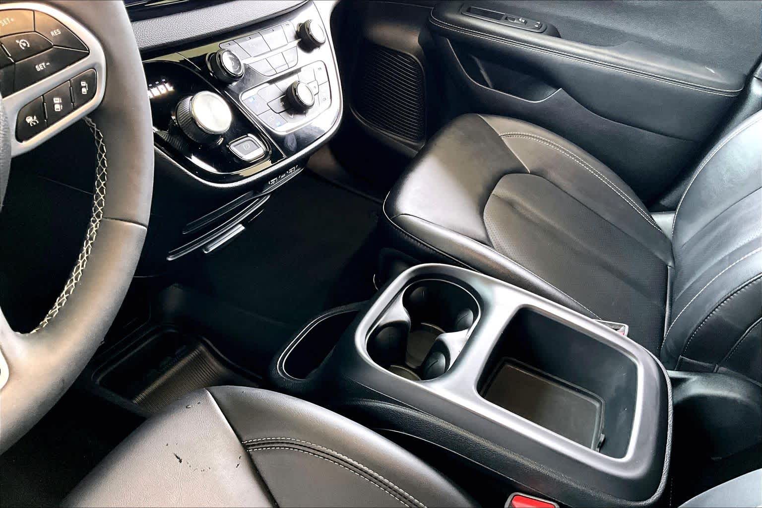 2025 Chrysler Pacifica Select Bright White Clearcoat at Tomball Chrysler Dodge Jeep Ram