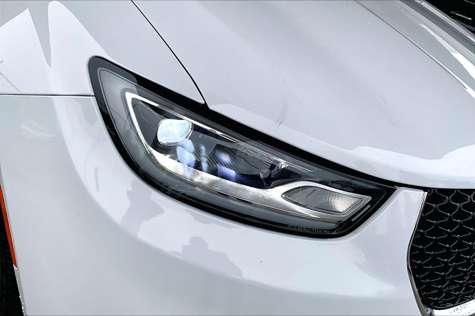 2025 Chrysler Pacifica Select Bright White Clearcoat at Tomball Chrysler Dodge Jeep Ram