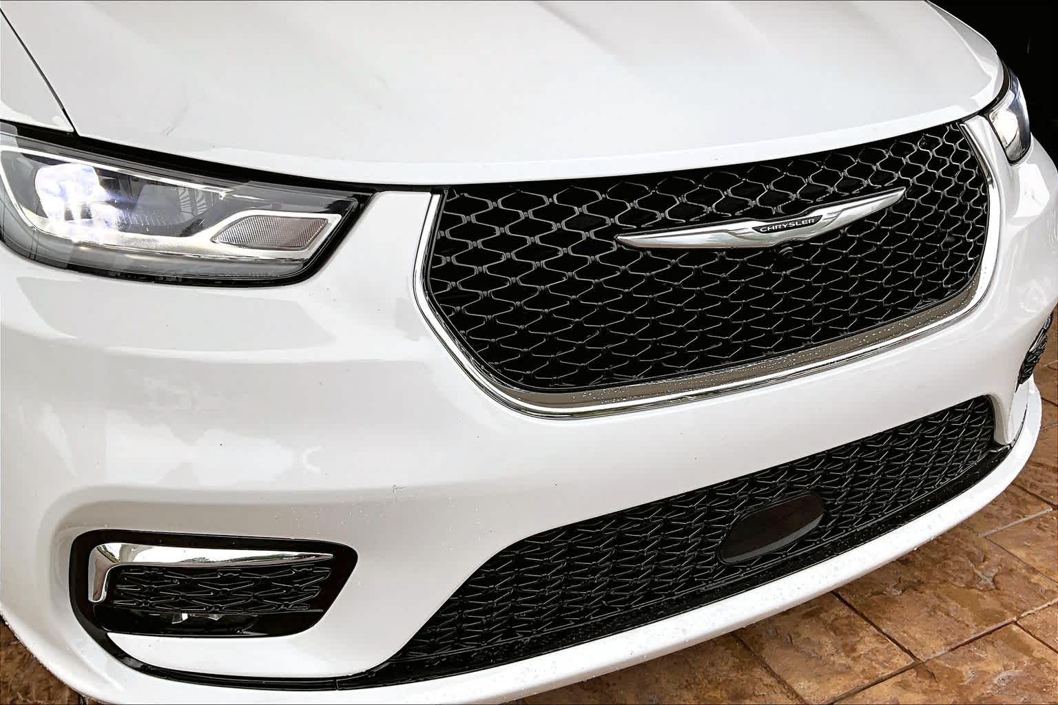 2025 Chrysler Pacifica Select Bright White Clearcoat at Tomball Chrysler Dodge Jeep Ram