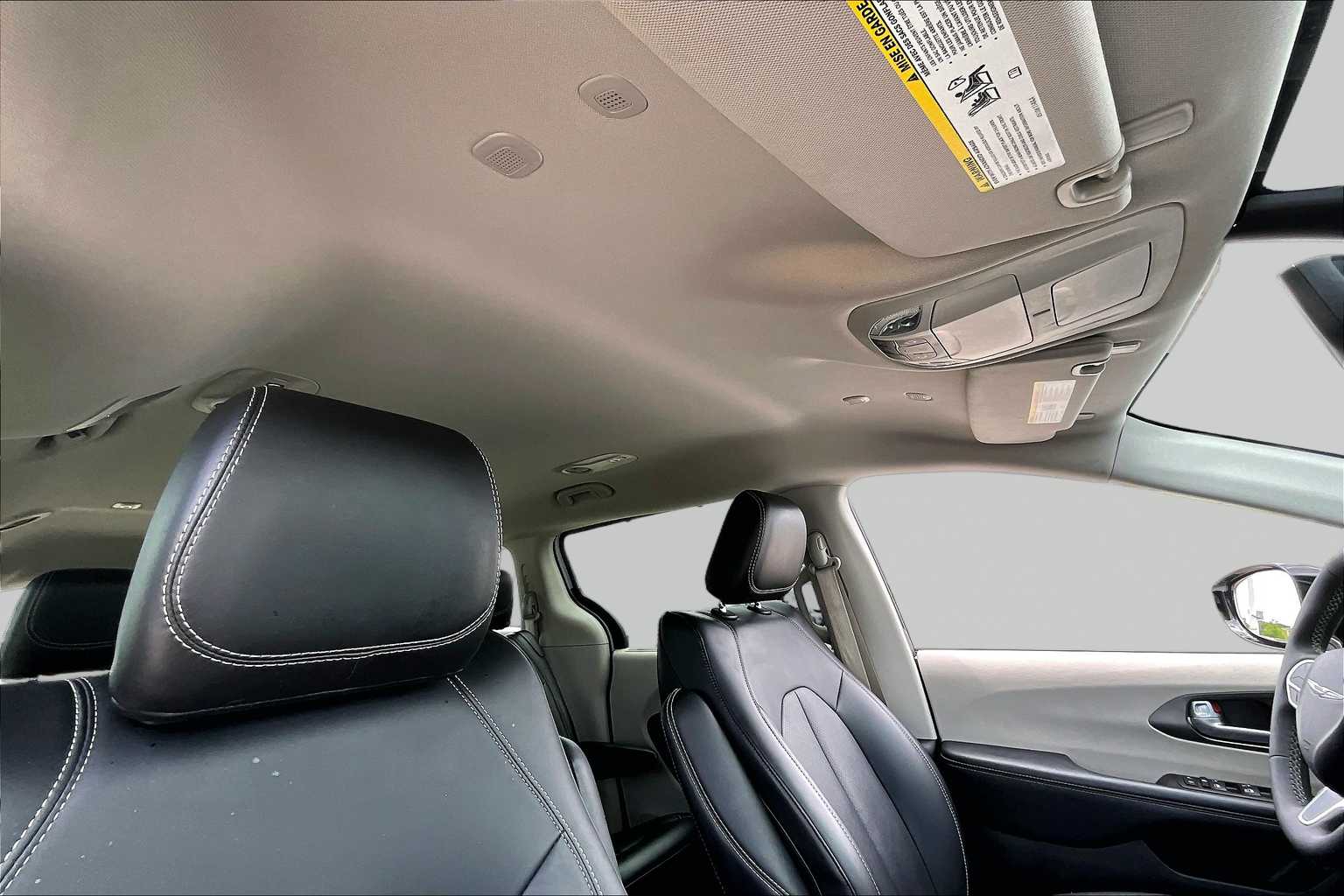 2024 Chrysler Pacifica Touring L - 11