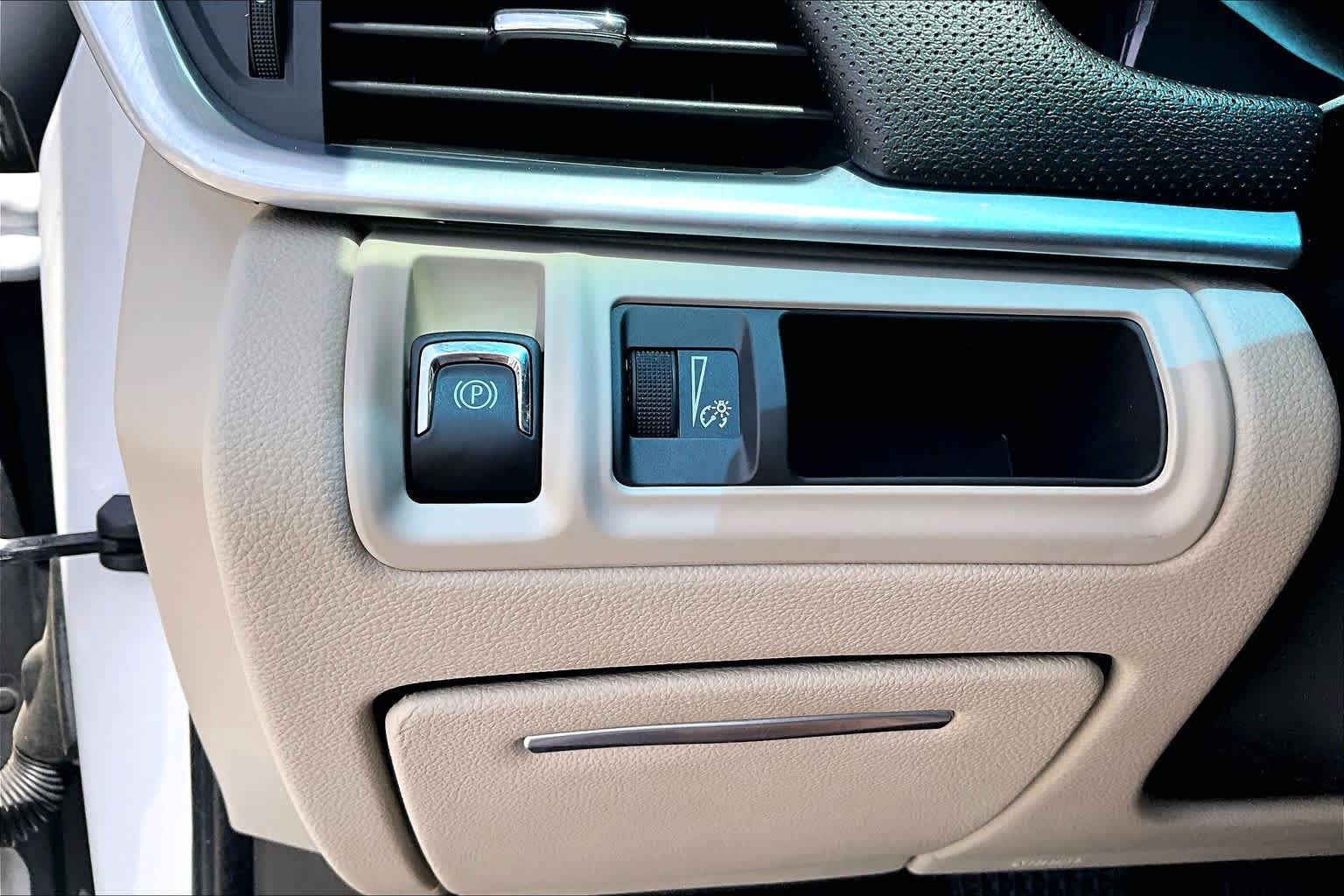 2019 Cadillac XTS Luxury Crystal White Tricoat at Davis Chevrolet