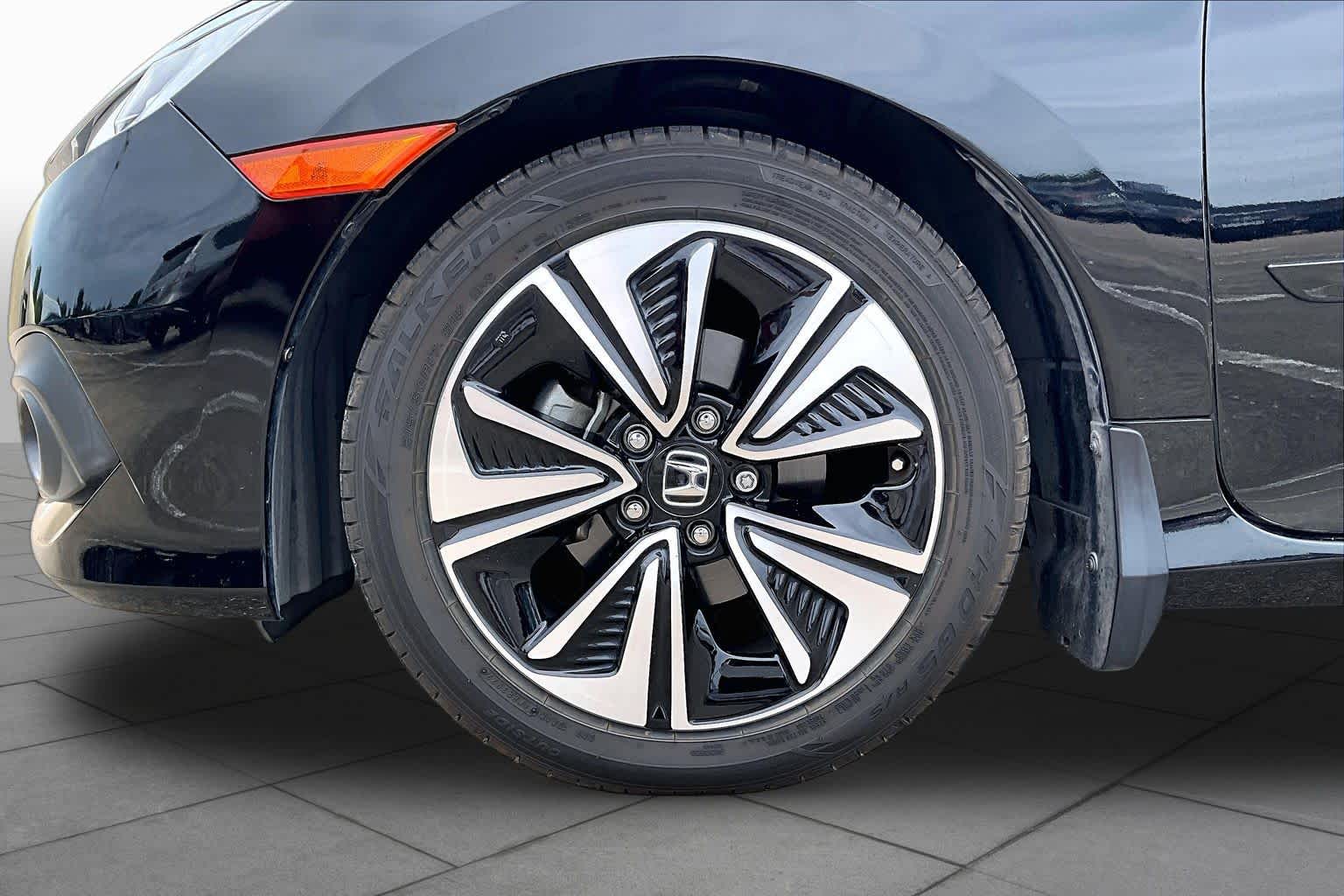2018 Honda Civic Coupe photo 10 of 33