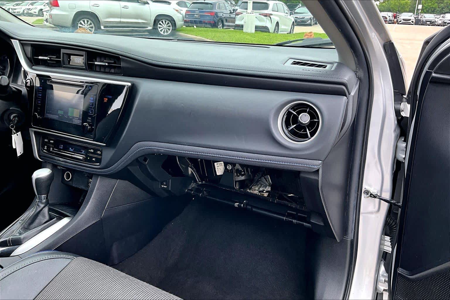 2019 Toyota Corolla SE Classic Silver Metallic at HGreg Houston
