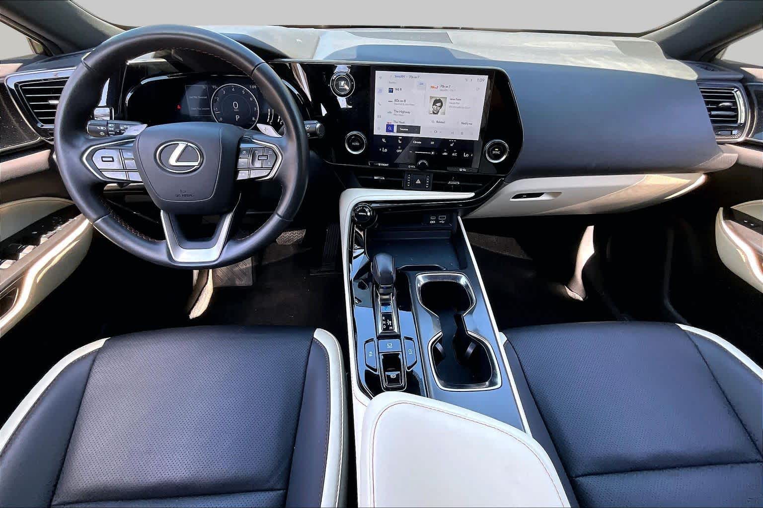 2024 Lexus NX 250 photo 13 of 34