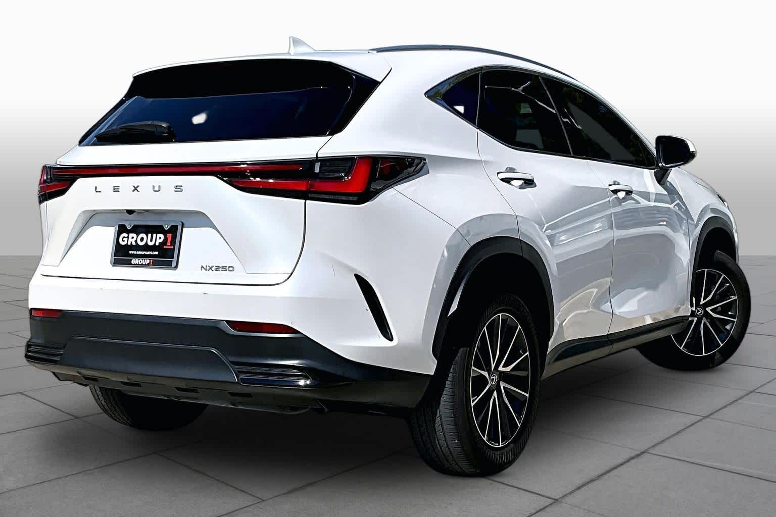 2024 Lexus NX 250 photo 11 of 34