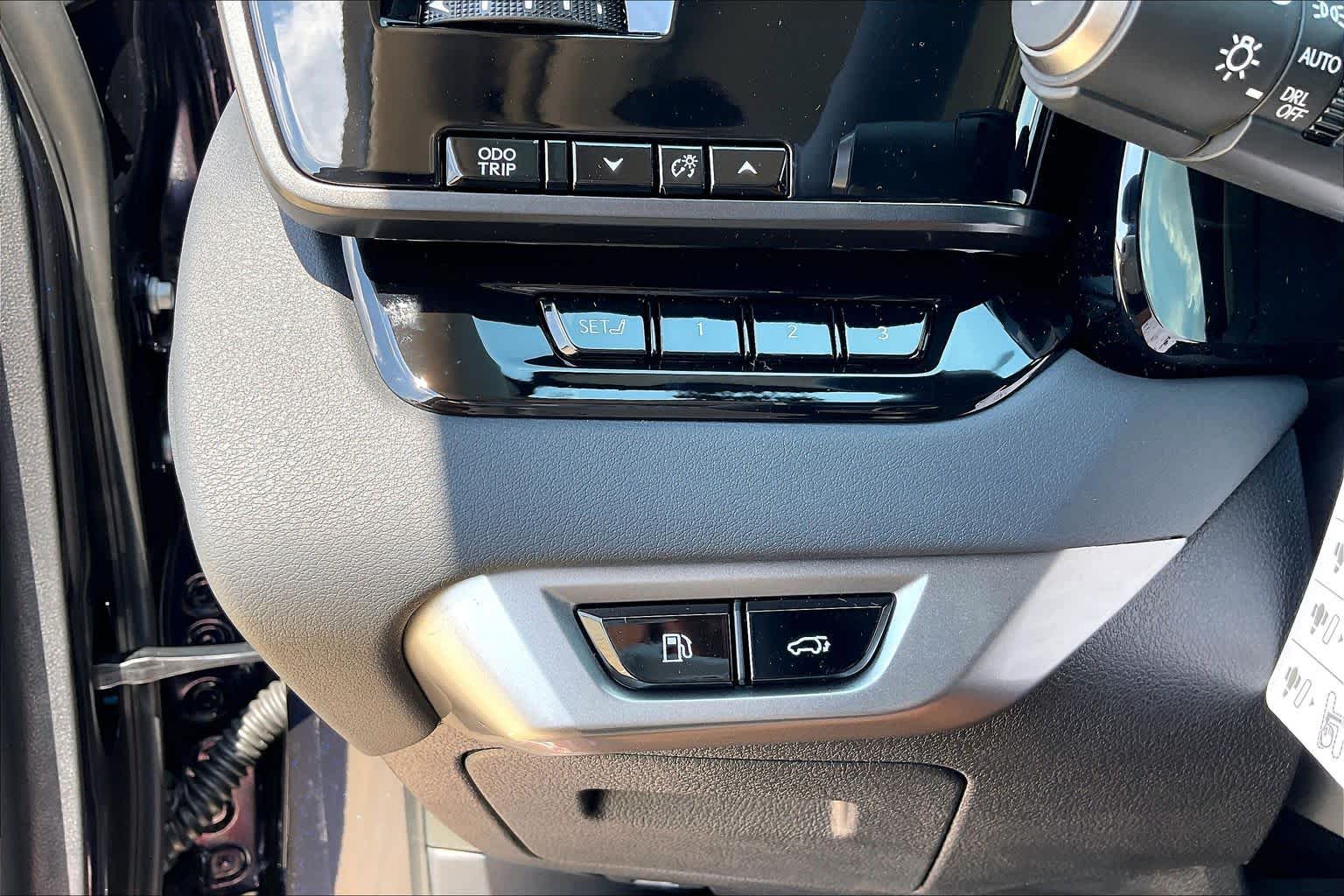 2026 Lexus RX 350 photo 14 of 21