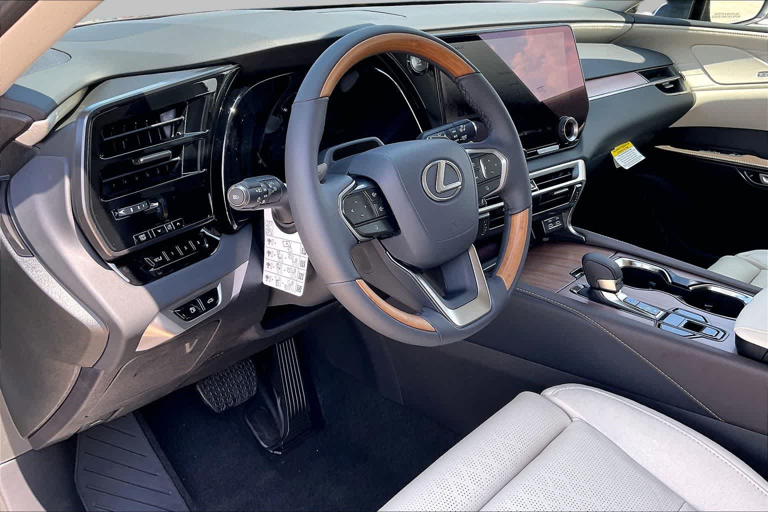 2026 Lexus RX 350 photo 10 of 21