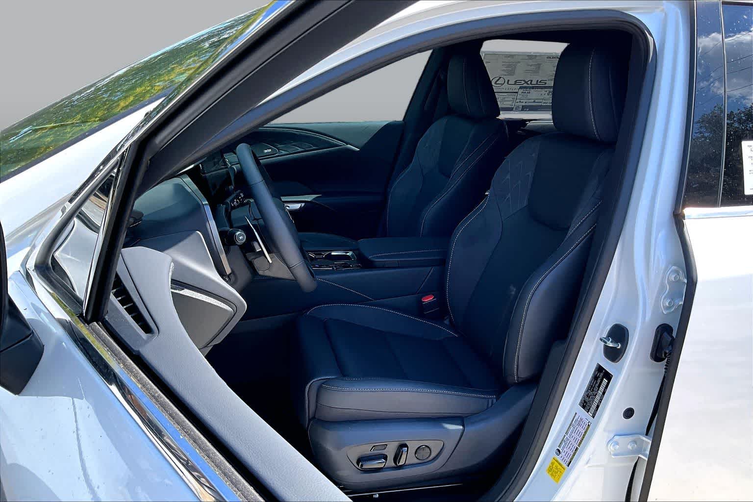 2026 Lexus RX 350 photo 16 of 21