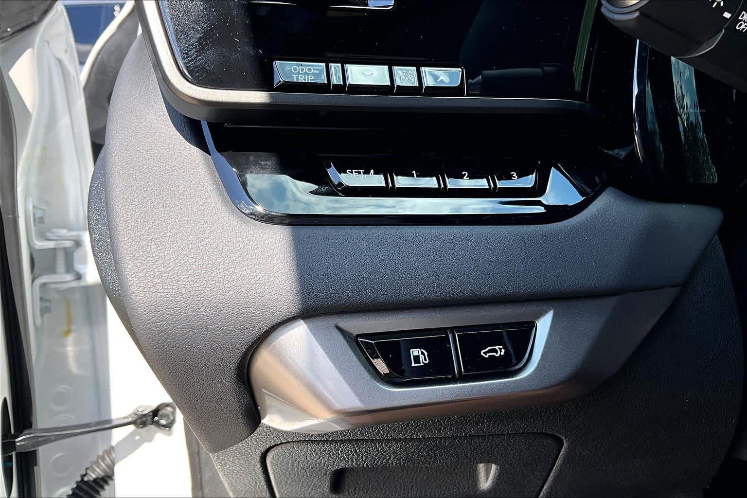 2026 Lexus RX 350 photo 14 of 21