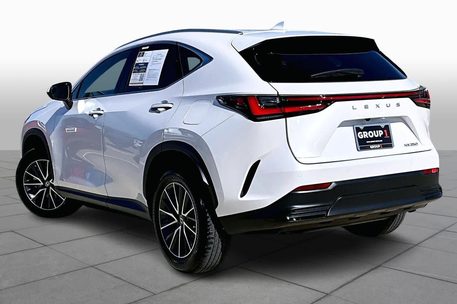 2025 Lexus NX 250 Premium - 11