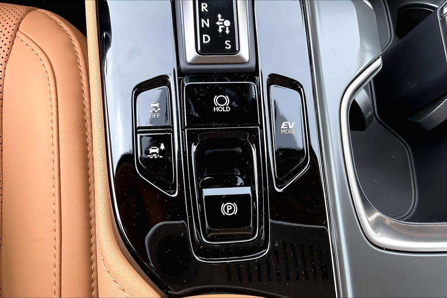 2026 Lexus NX 350h photo 13 of 21