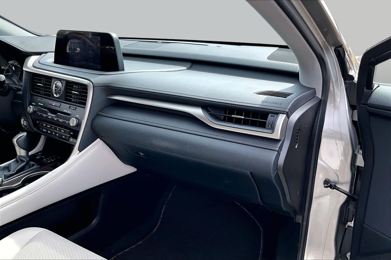 2021 Lexus RX 350 photo 17 of 33