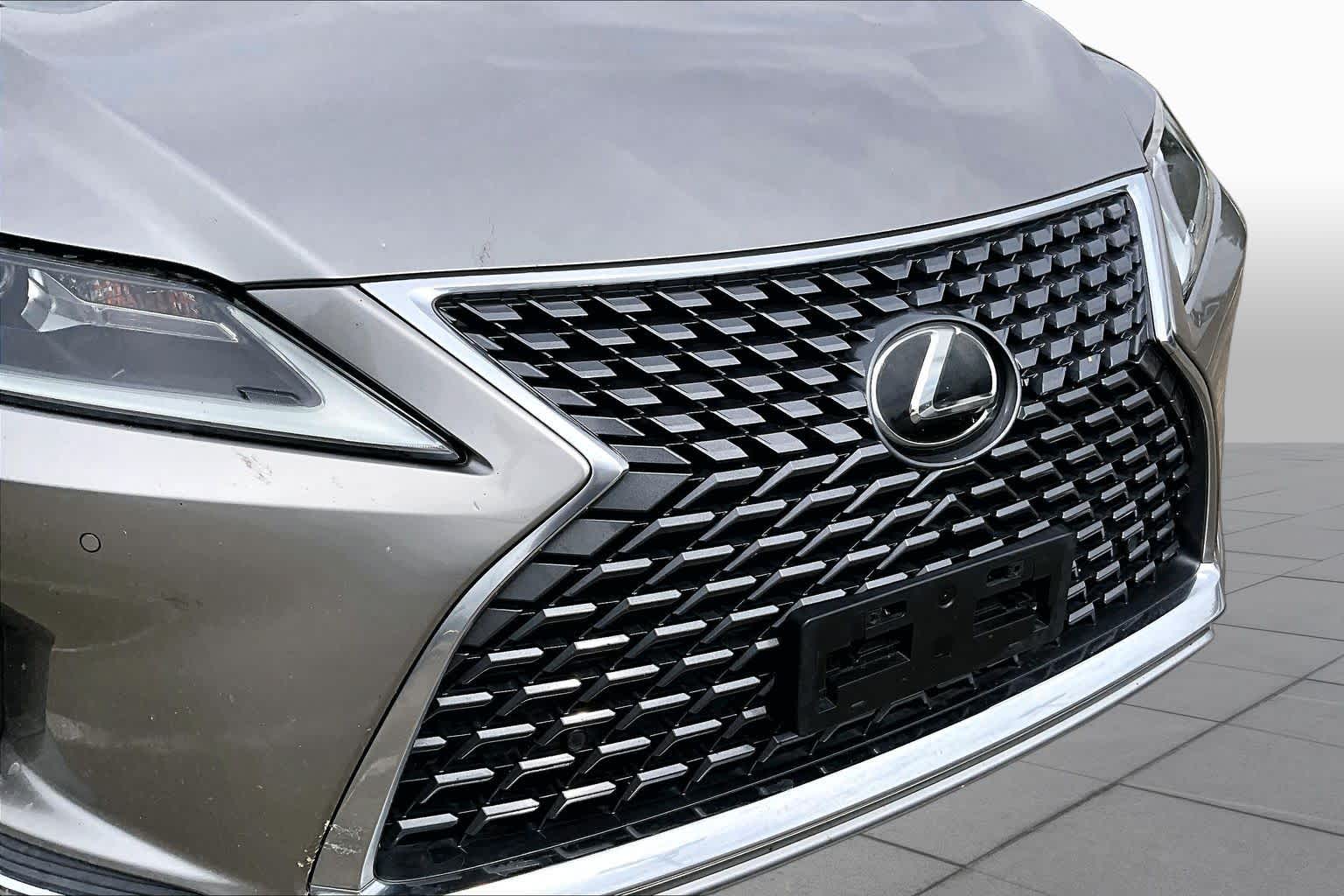 2021 Lexus RX 350 photo 28 of 33