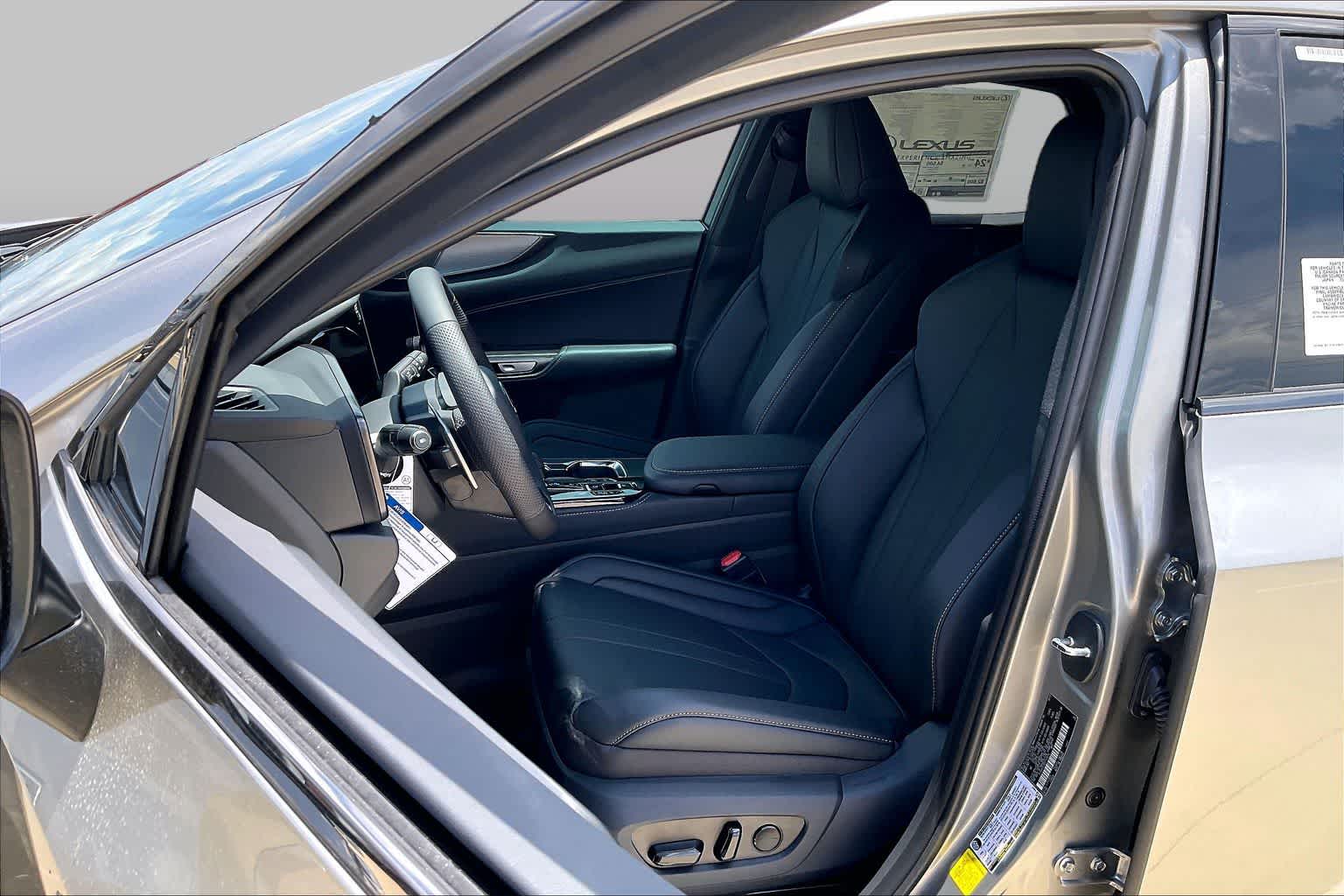 2026 Lexus NX 350 photo 17 of 21