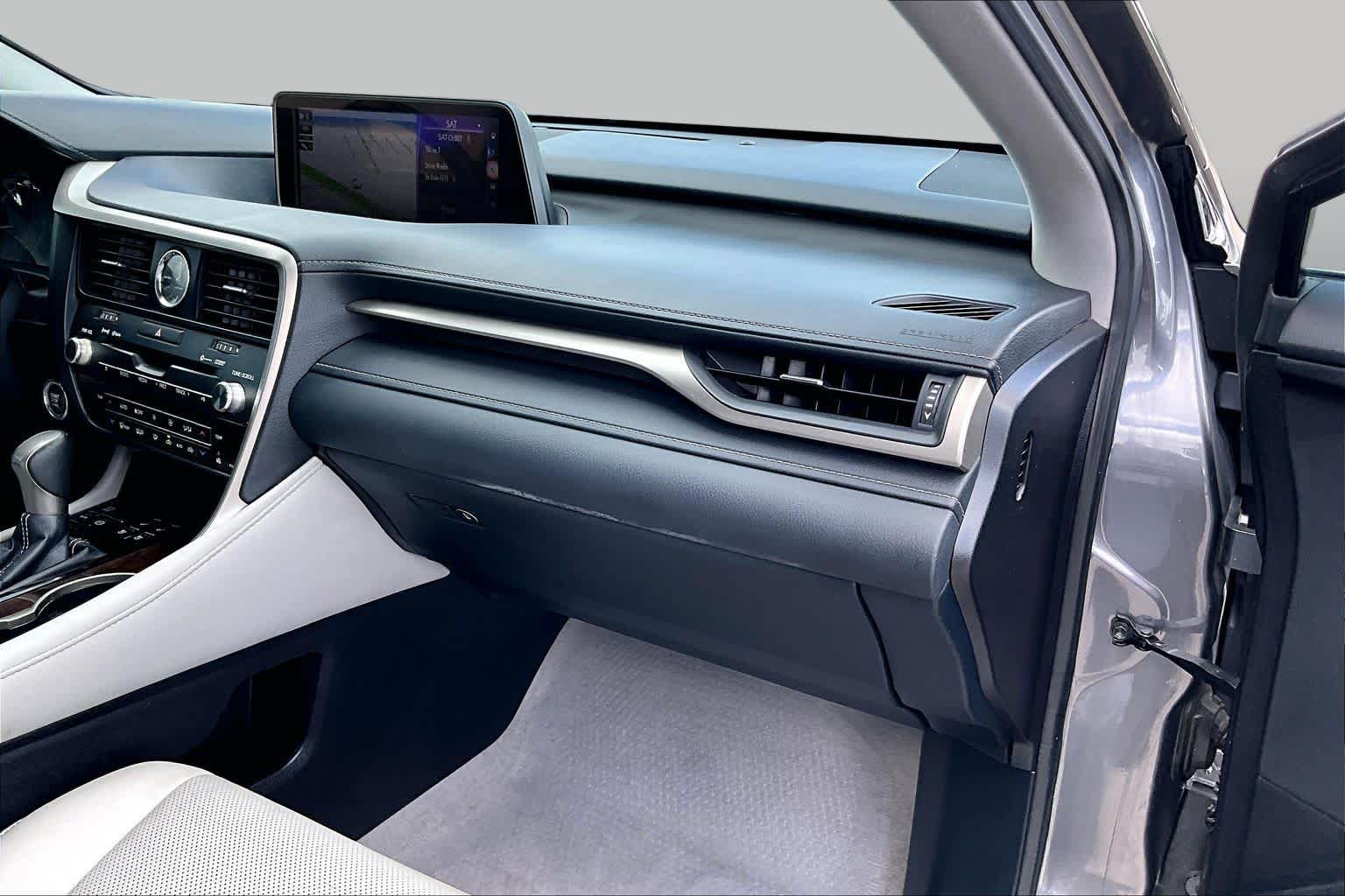 2016 Lexus RX 350 photo 16 of 34