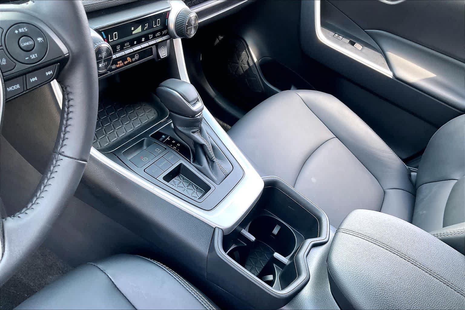 2024 Toyota RAV4 XLE Premium Wind Chill Pearl at Westside Kia
